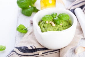 Pesto d’Ortie et Basilic – Énergétique, Zéro Déchet & Délicieux