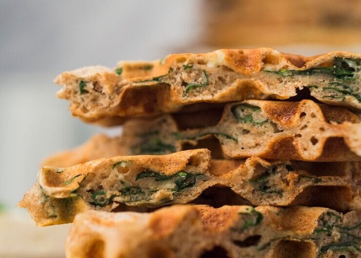 Gaufres salées aux épinards et herbes du jardin