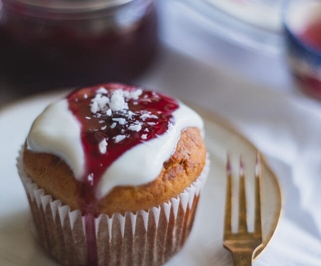 Muffins moelleux fourrés à la confiture de fraise