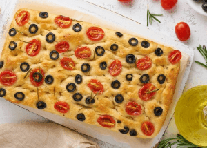 Focaccia Barese aux tomates cerises & olives noires