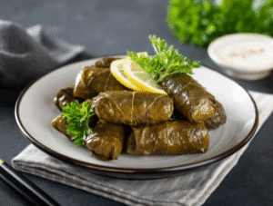 Dolmadakia – Feuilles de Vigne Farcies au Riz et Herbes