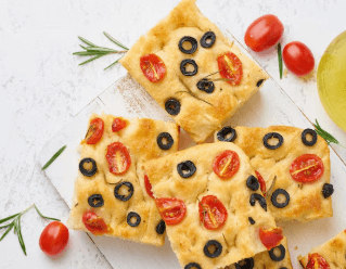 Focaccia Barese aux tomates cerises & olives noires