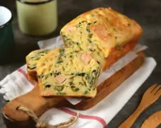 Cake salé au saumon et aux épinards