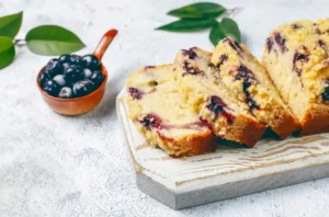 Cake moelleux aux myrtilles façon crumble, recette maison